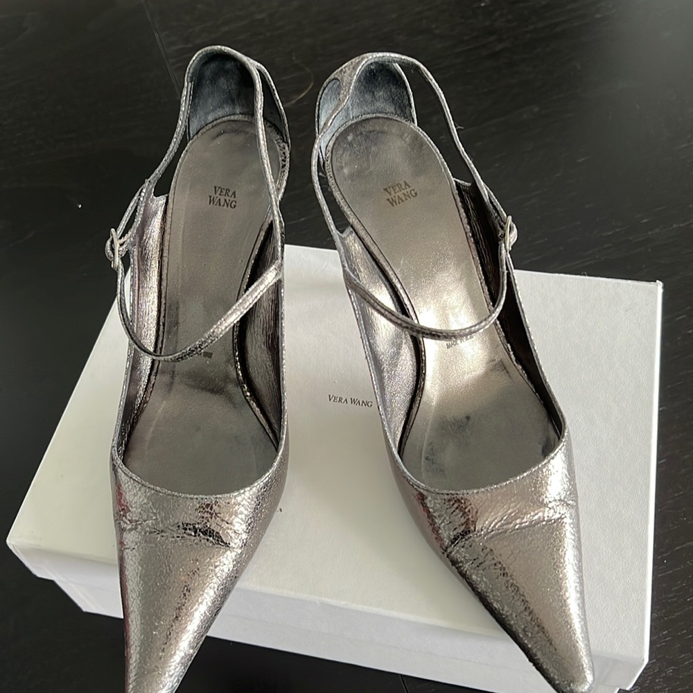 Vera Wang anthracite size 38 pumps